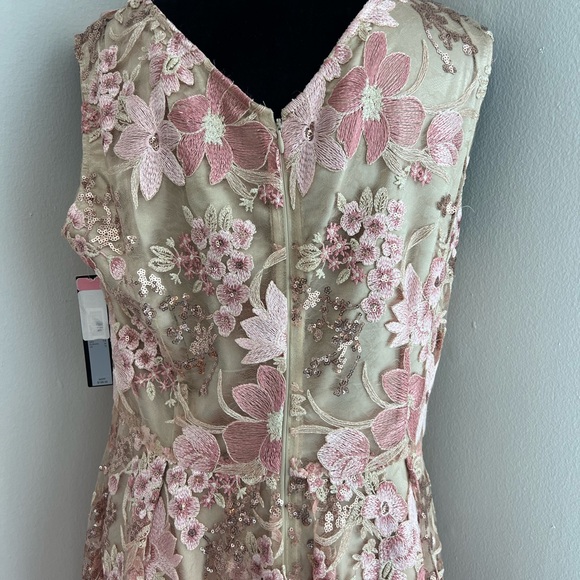 Tahari A-line Formal Dress with blush floral appliqués. Size 14 - Picture 7 of 8